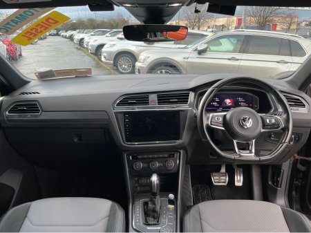 2020 Volkswagen Tiguan R-LINE 4MOTION AUTOMATIC 2.0 DIESEL //LOW MILES//HIGH SPEC//HEATED FRONT AND REAR SEATS//HEAD UP DISPLAY//360 PARKING CAMERAS// €34,950 thumbnail
