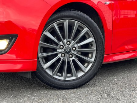 2018 Ford Focus - thumbnail 5