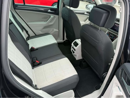 2023 Volkswagen Tiguan ELEGANCE 2.0 TDI MANUAL 6SPEED FWD 150BHP €39,450 thumbnail