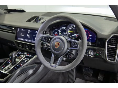 2022 Porsche Cayenne  €59,999 thumbnail