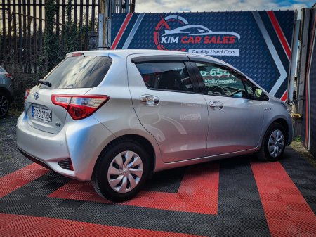 2020 Toyota Vitz - thumbnail 13