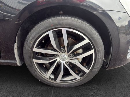 2017 Volkswagen Golf “Practical on the outside, spicy on the inside.” €17,888 thumbnail