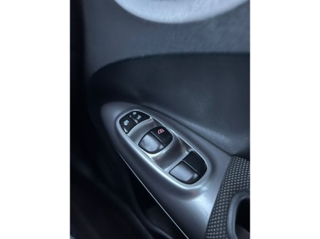 2011 Nissan Juke - thumbnail 3