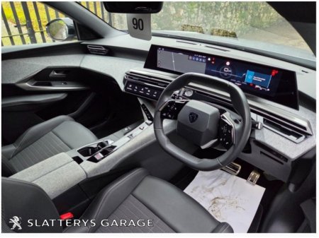 2025 Peugeot 3008 1.2 MHEV PureTech 136bhp eDCS6 Allure €40,995 thumbnail