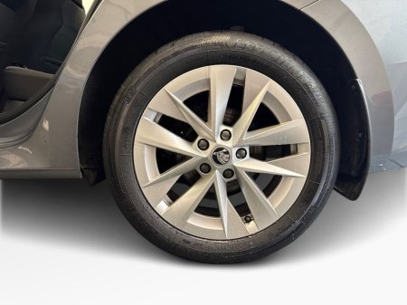 2023 Skoda Octavia - thumbnail 5