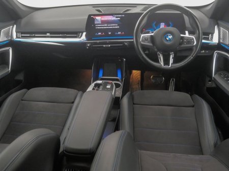 2023 BMW iX1 - thumbnail 4