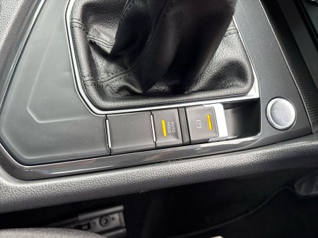 2022 Volkswagen Tiguan 2.0 TDI 150HP Elegance €34,975 thumbnail