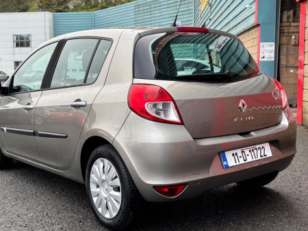 2011 Renault Clio 1.2 16V ETHANOL ROYALE ECO €3,450 thumbnail