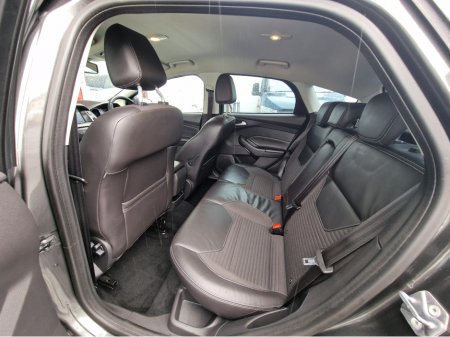 2016 Ford Focus - thumbnail 32