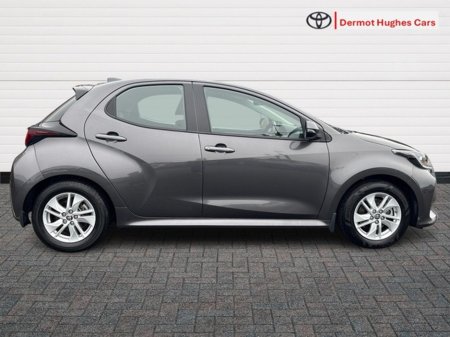 2023 Toyota Yaris 1.5 HYBRID LUNA 4DR AUTO €22,950 thumbnail