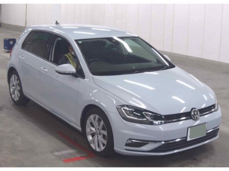 2017 Volkswagen Golf  €17,950 thumbnail