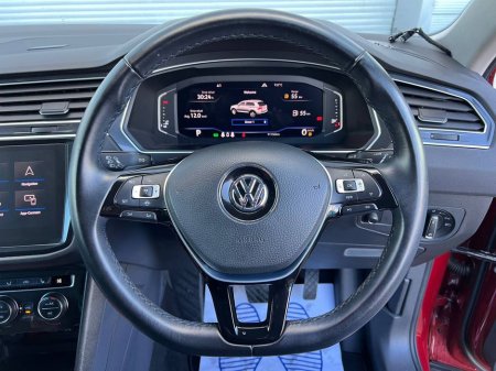 2020 Volkswagen Tiguan 4MOTION 2.0 TDI // LEATHER HEATED SEATS // DIGITAL CLUSTER // APPLE CARPLAY/ANDROID AUTO €29,950