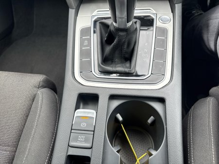 2015 Volkswagen Passat - thumbnail 16