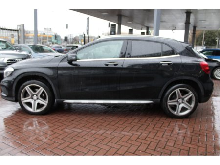 2017 Mercedes-Benz GLA Class GLA220 D 4MATIC AMG-LINE PREMIUM 5DR ESTATE 4 MATIC AUTO //  STUNNING CAR FINISHED IN BLACK // BUY WITH CONFIDENCE AA AND SIMI APPROVED DEALER 2026 // FINANCE ARRANGED // ALL TRADE INS WELCOME // thumbnail