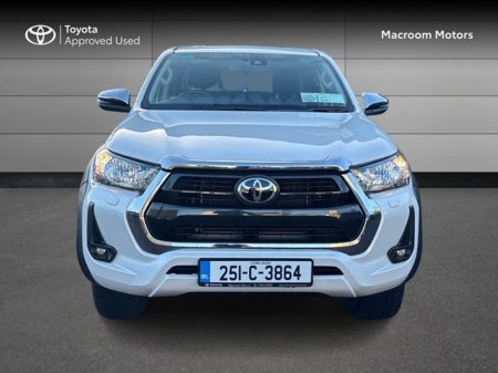 2025 Toyota Hilux FRESH SELECTION OF TRADE-INS HILUX 2.8 SR5 DOUBLE CAB €47,000 thumbnail