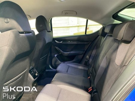 2025 Skoda Octavia Selection 1.5TSI 115bhp DSG m-HEV €33,950 thumbnail