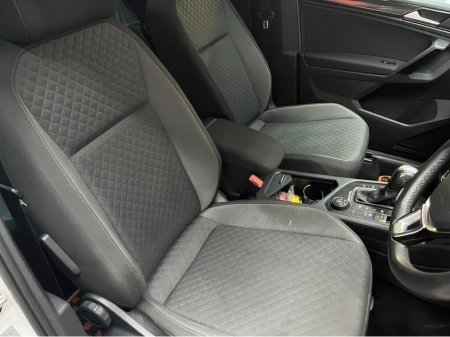 2020 Volkswagen Tiguan €27950! 2020 VOLKSWAGEN TIGUAN TDI 4MOTION CONFORT LINE 2.0 AUTOMATIC / CRUISE CONTROL / 360° PARKING CAMERA / APPLE CARPLAY AND MORE €27,950 thumbnail