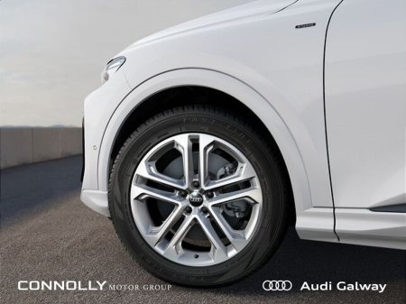 2026 Audi Q5 S-LINE E-HYBRID QUATTRO A/T €75,295 thumbnail