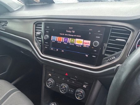 2019 Volkswagen T-Roc 1.0 TSI 115bhp Design €18,495 thumbnail