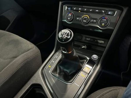 2019 Volkswagen Tiguan - thumbnail 15