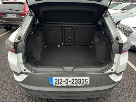 2021 Volkswagen ID.4 PRO LIFE 77KWH // 19" DIAMOND CUT ALLOYS // APPLE CARPLAY/ANDROID AUTO // PARKING SENSORS €21,900 thumbnail