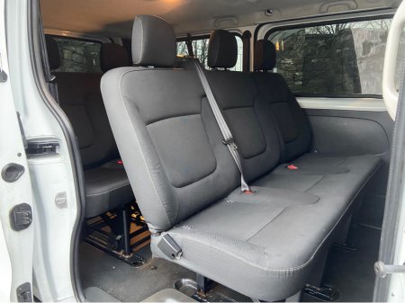 2016 Renault Trafic 9 Seat  Minibus 5 Door thumbnail
