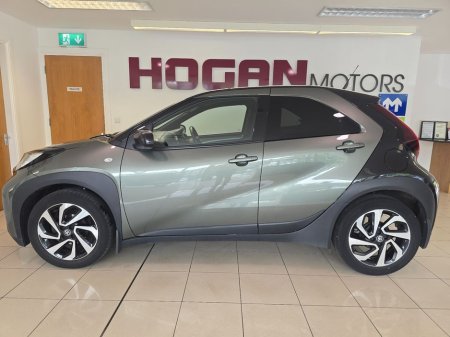 2023 Toyota Aygo X - view 4