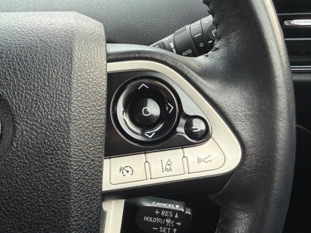 2018 Toyota Prius - thumbnail 15