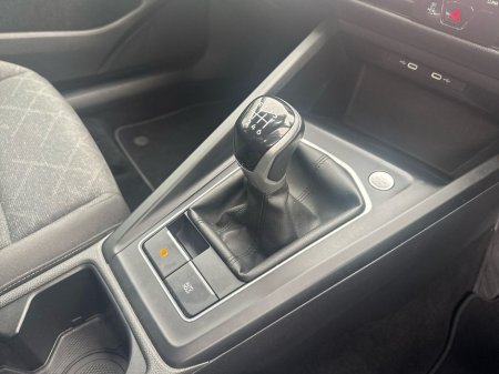 2023 Volkswagen Golf 2.0 TDI 115HP Life €24,975 thumbnail