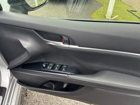 2019 Toyota Camry - thumbnail 11