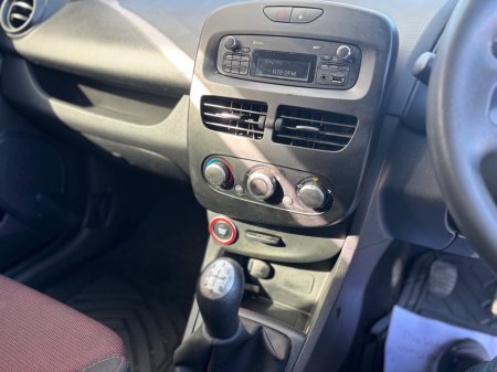 2016 Renault Clio - thumbnail 19