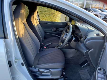 2021 Toyota Yaris X HYBRID 1.5 AUTOMATIC PETROL //KEYLESS ENTRY//REVERSE CAMERA//ADAPTIVE CRUISE CONTROL// €15,950 thumbnail