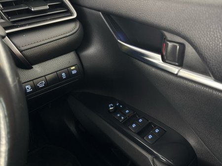 2019 Toyota Camry - thumbnail 15