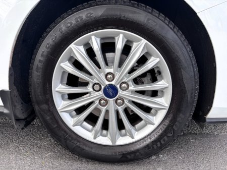 2019 Ford Focus - thumbnail 14