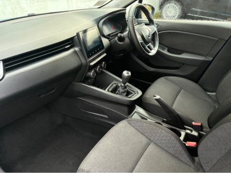 2022 Renault Clio DYNAMIQUE TCE 90 MY21.5 5 5DR €13,900 thumbnail