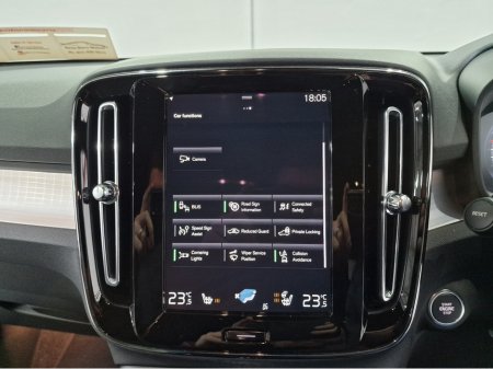 2022 Volvo XC40 T4 PLUS DARK RECHARGE AUTOMATIC **ONE OWNER / APPLE CARPLAY / BLIND SPOT ASSIST / ELECTRIC BOOTLID / HEATED FRONT & REAR SEATS / HEATED STEERING WHEEL / REVERSE CAMERA / WIRELESS PHONE CHARGING** €34,900 thumbnail