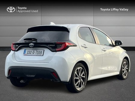 2023 Toyota Yaris YARIS HYBRID LUNA SPORT €24,950 thumbnail