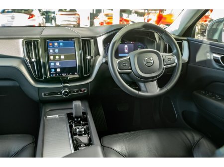 2022 Volvo XC60 T6 CORE BRIGHT SUNROOF 350BHP AWD €42,899 thumbnail