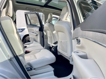 2023 Volvo XC90 - thumbnail 6