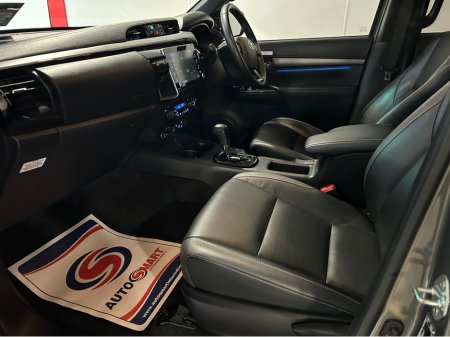 2022 Toyota Hilux INVINCIBLE X D-4D 4WD INVINCIBLE DCB €42,500 thumbnail