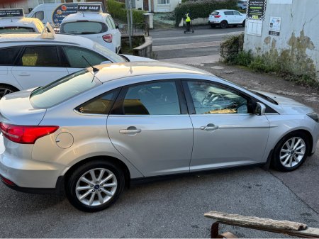 2018 Ford Focus - thumbnail 9