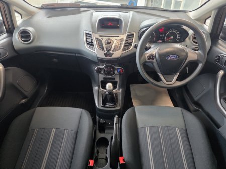 2010 Ford Fiesta - thumbnail 10