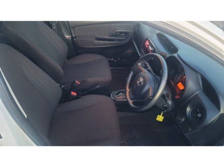 2018 Toyota Vitz - thumbnail 15