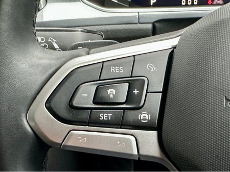 2023 Volkswagen T-Roc ++JUST 6K KML++ STYLE 1.5 TSI D7F 150HP €34,950 thumbnail