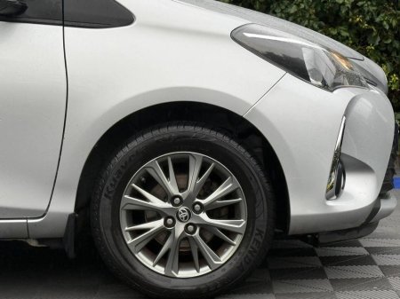 2020 Toyota Yaris 1.0 LUNA // REVERSE CAMERA // BRAND NEW NCT 03/28 // LANE ASSIST €12,950 thumbnail