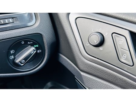 2018 Volkswagen Golf NCT AUG '27 AUTOMATIC PETROL WITH REVERSE CAMERA €18,995 thumbnail