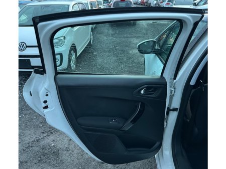 2016 Peugeot 208 - thumbnail 8