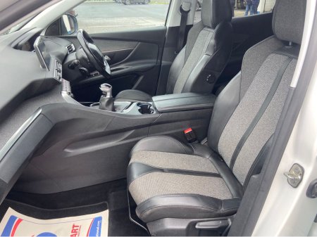 2019 Peugeot 3008 ALLURE 1.5 BLUE HDI 130 6 6.2 4DR €17,995 thumbnail