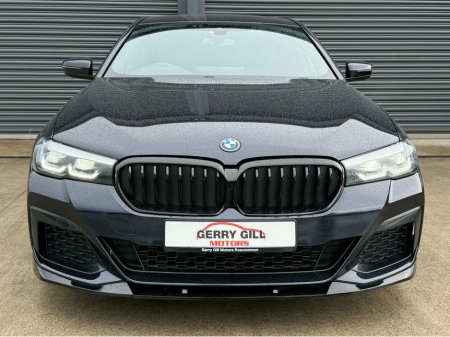 2022 BMW 5 Series - view 2