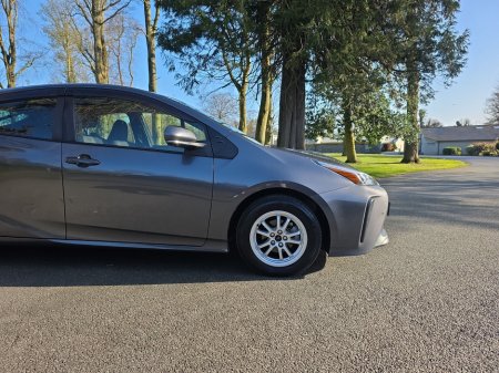 2020 Toyota Prius - thumbnail 13